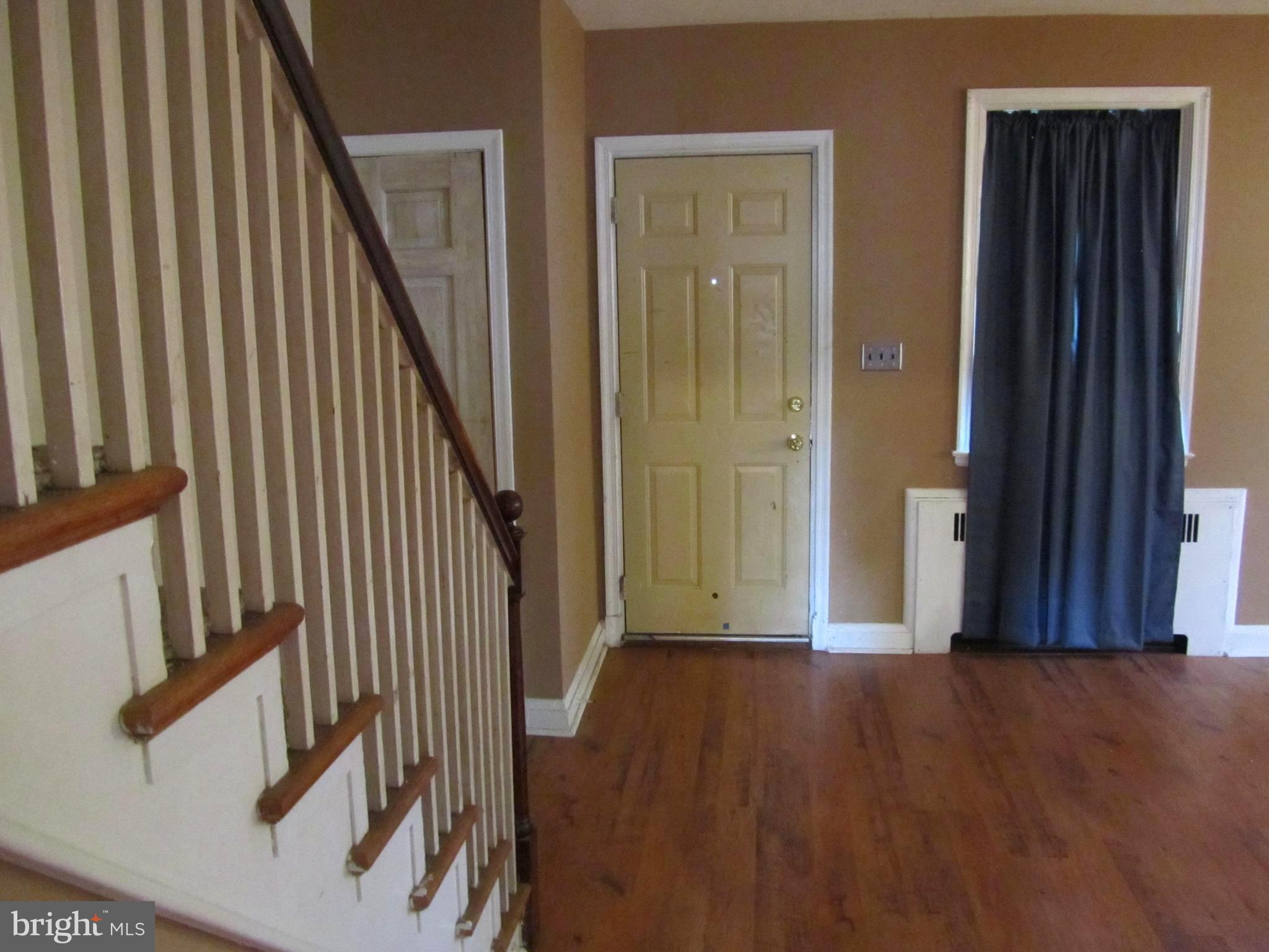 4657 Harcourt Road Baltimore, MD 21214 - Photo 4 of 26 Living Room
