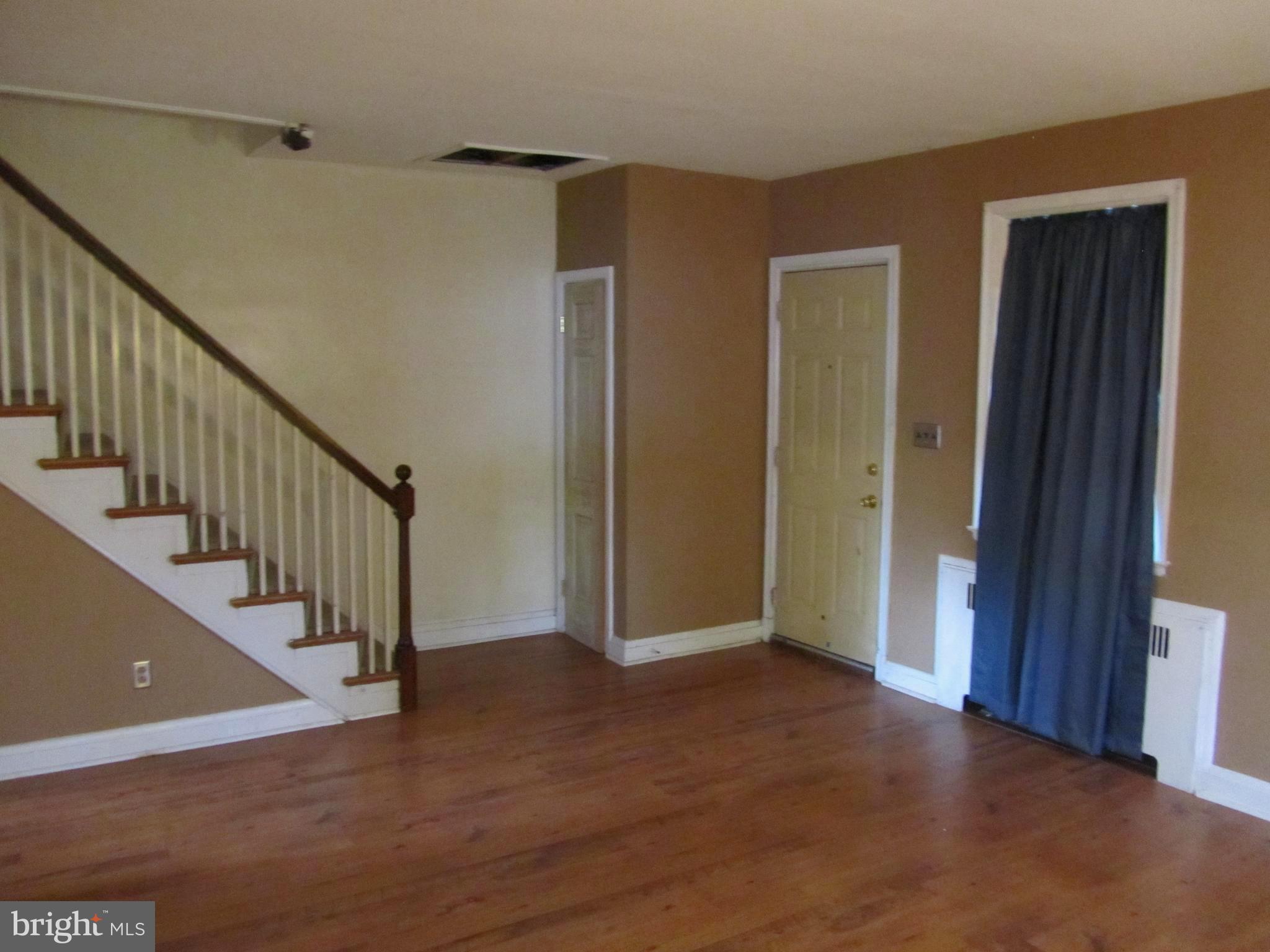 4657 Harcourt Road Baltimore, MD 21214 - Photo 7 of 26 Living Room