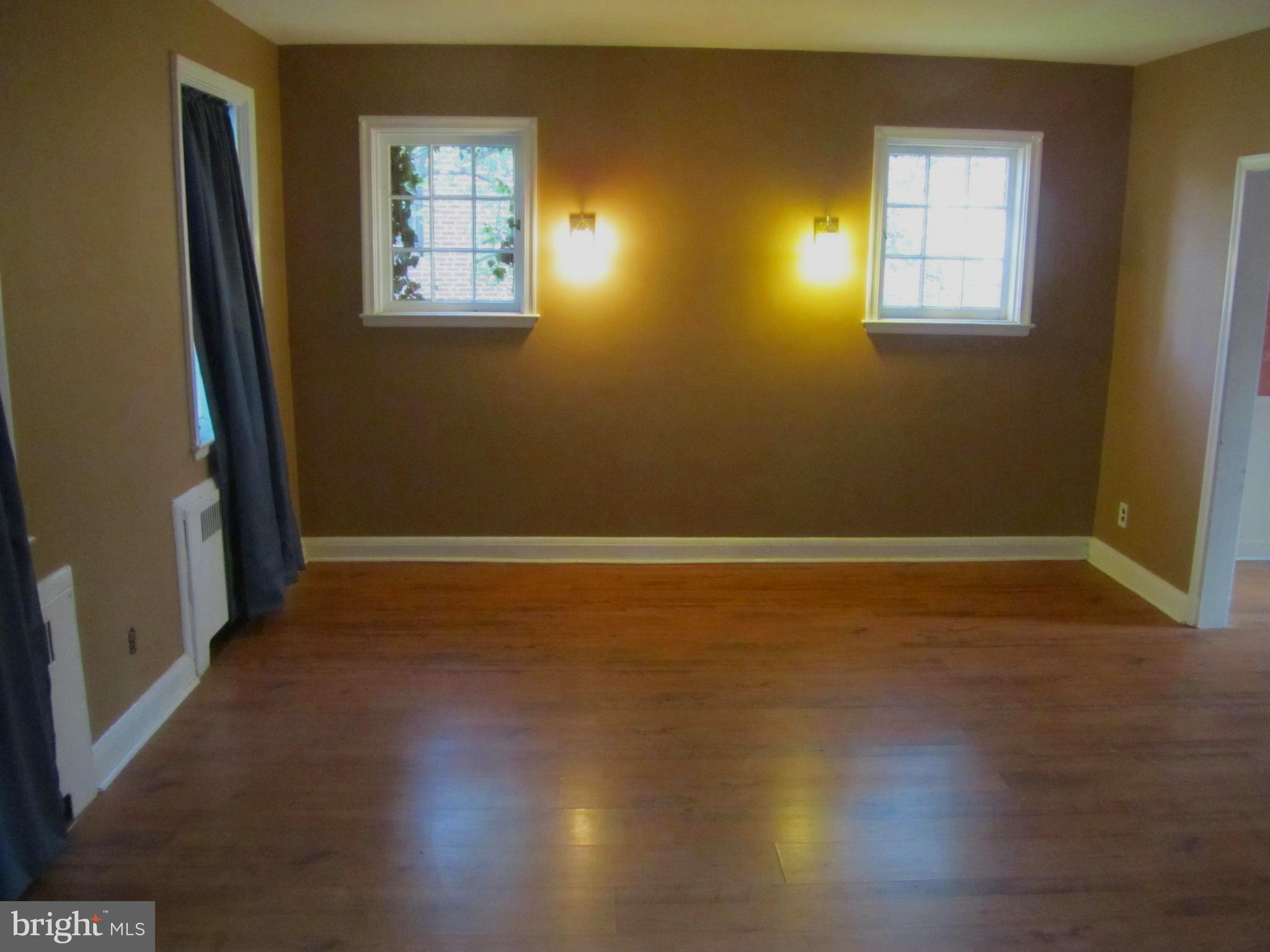 4657 Harcourt Road Baltimore, MD 21214 - Photo 8 of 26 Living Room