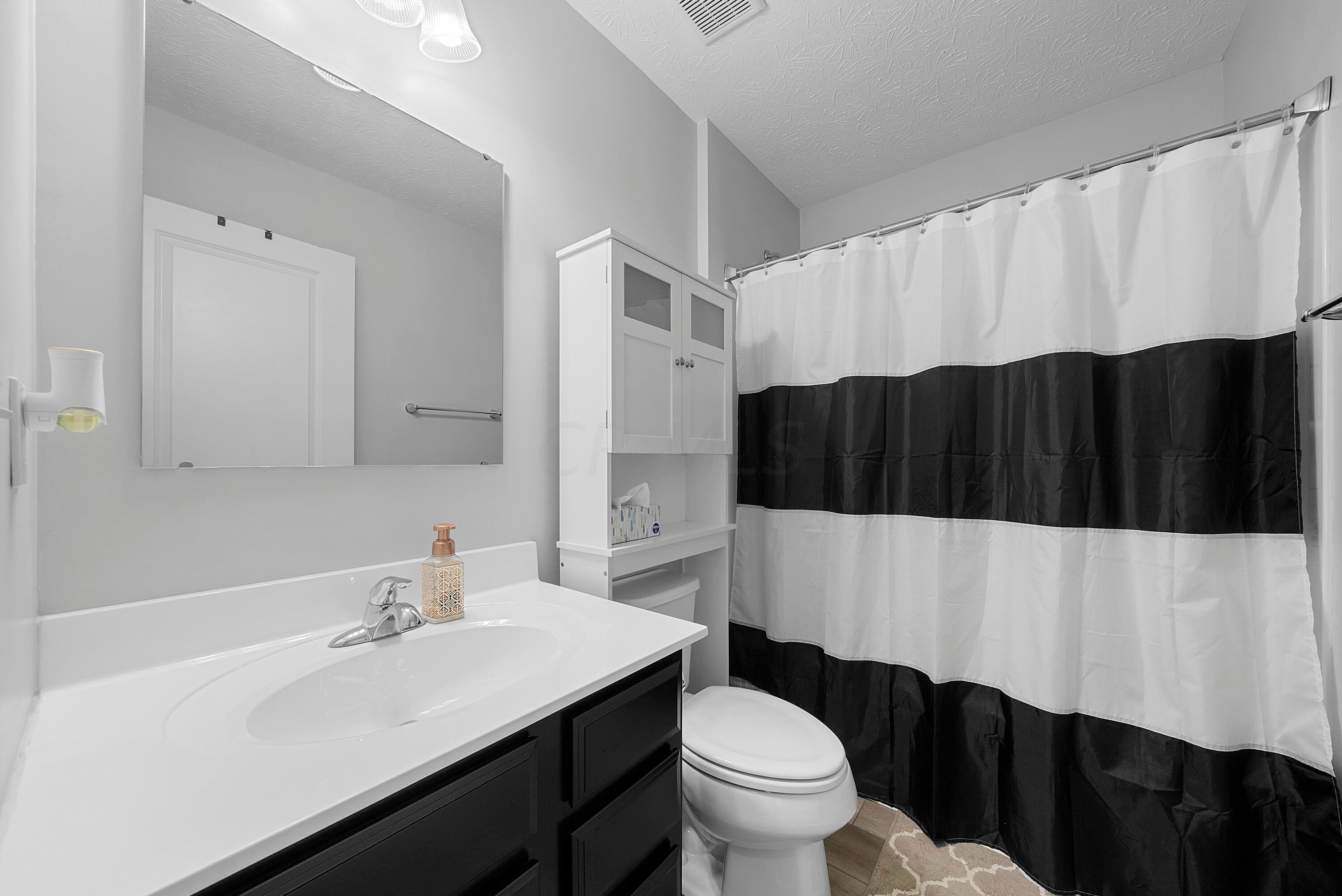 1072 Sun Ridge Street Lancaster, OH 43130 - Photo 35 of 49 2nd Full bath