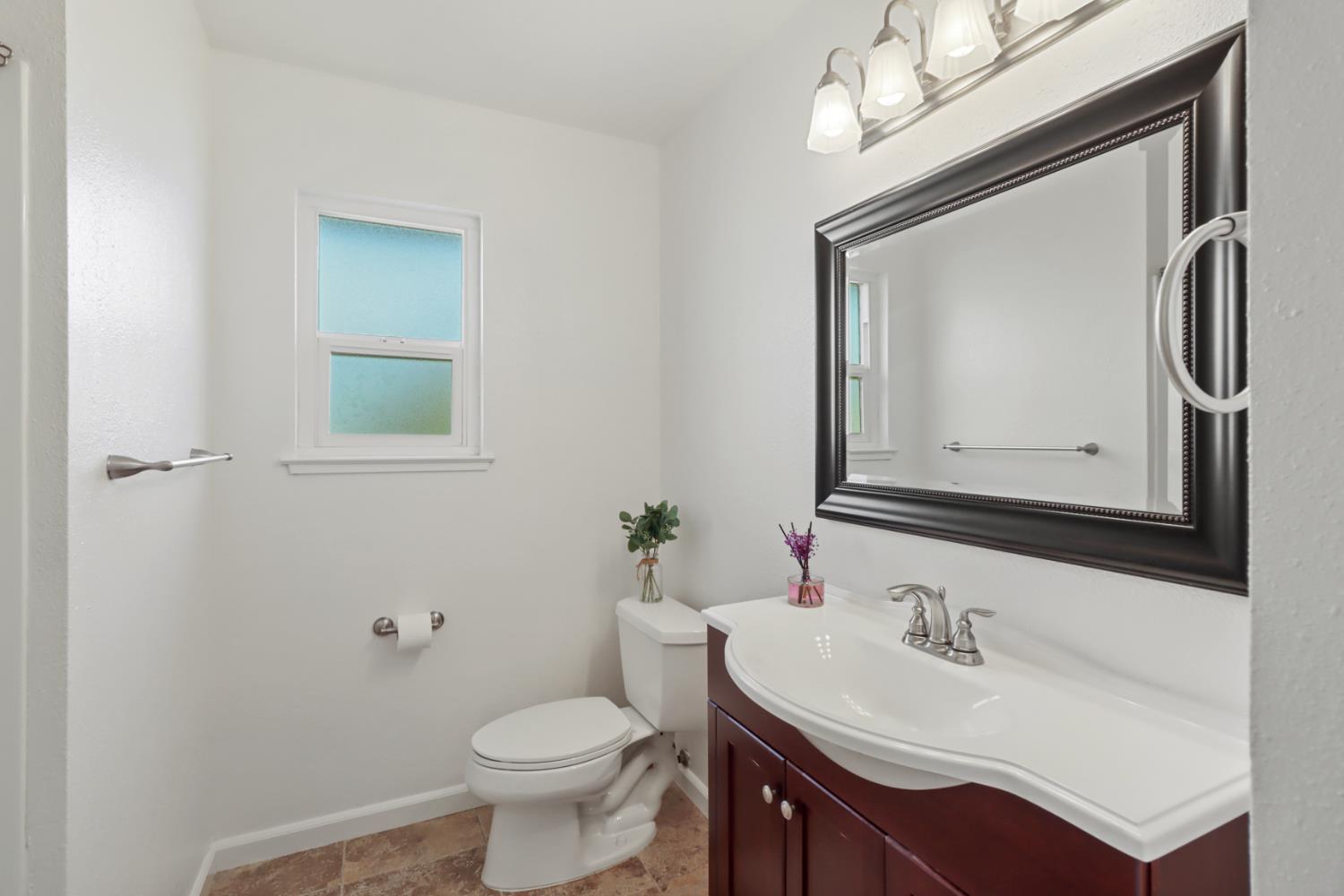 10049 Elgin River Court Rancho Cordova, CA 95670 - Photo 26 of 44 Upstairs hallway bathroom number 3 w shower/tub.