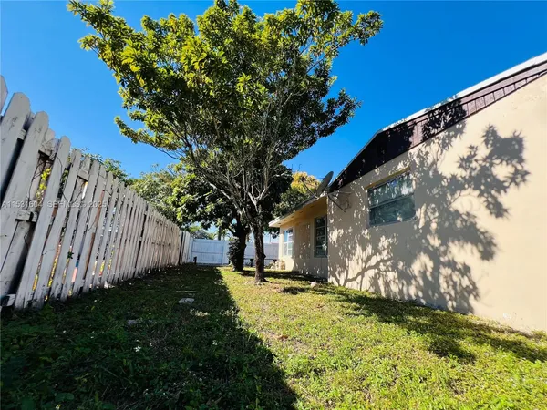 $475,000 | 6990 Southwest 1st Street, Margate, FL 33068