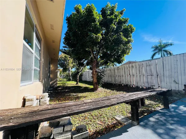 $475,000 | 6990 Southwest 1st Street, Margate, FL 33068