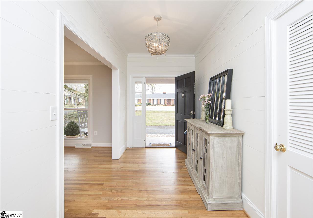 15 Isbell Lane Greenville, SC 29607 - Photo 5 of 36 Gallery Image 5