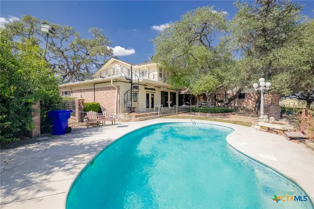 $650,000 | 1101 Clark Street, Yoakum, TX 77995