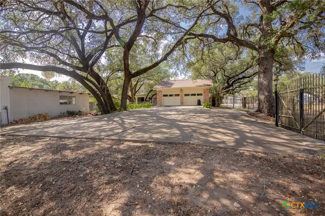 $650,000 | 1101 Clark Street, Yoakum, TX 77995