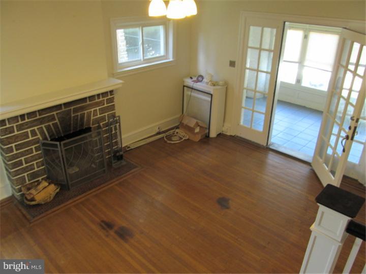 856 East Rittenhouse Street Philadelphia, PA 19138 - Photo 5 of 21 Living Room