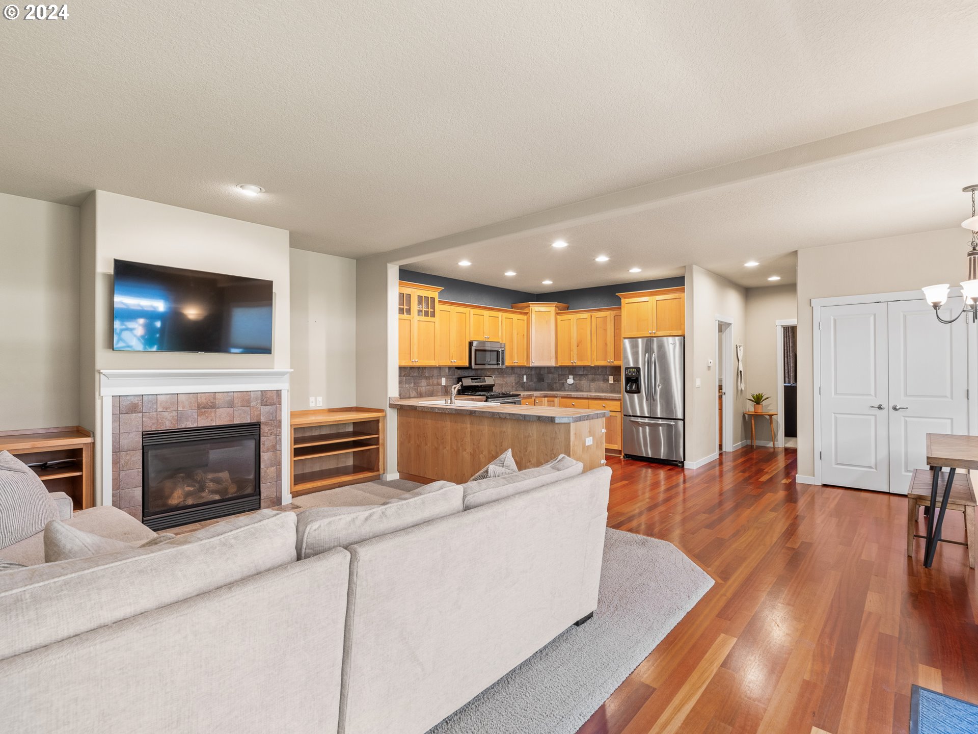 8938 Southwest Taylors Ferry Road Portland, OR 97223 - Photo 2 of 36 Great Room