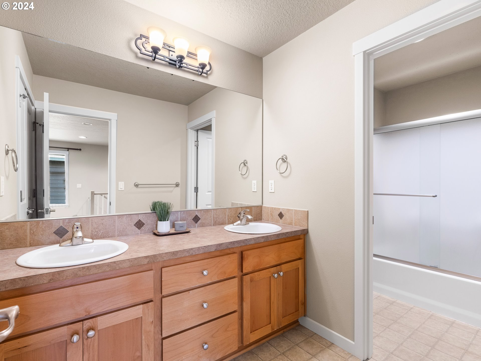 8938 Southwest Taylors Ferry Road Portland, OR 97223 - Photo 24 of 36 Bathroom