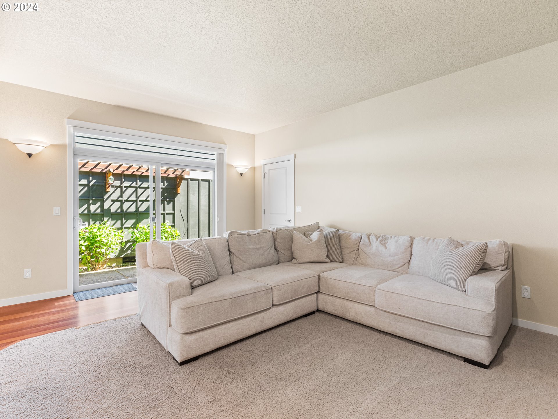 8938 Southwest Taylors Ferry Road Portland, OR 97223 - Photo 3 of 36 Great Room