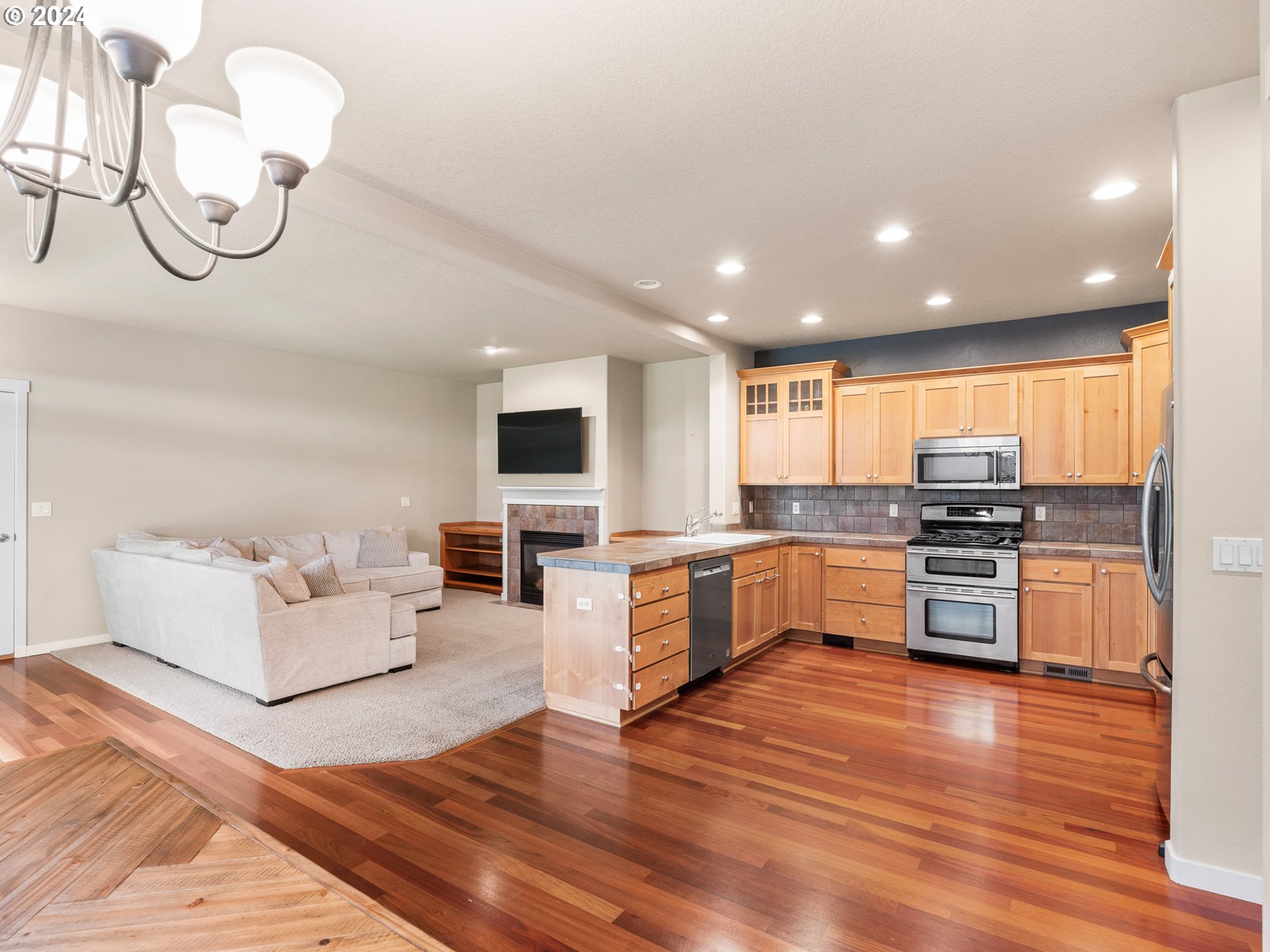 8938 Southwest Taylors Ferry Road Portland, OR 97223 - Photo 4 of 36 Kitchen/Living Room