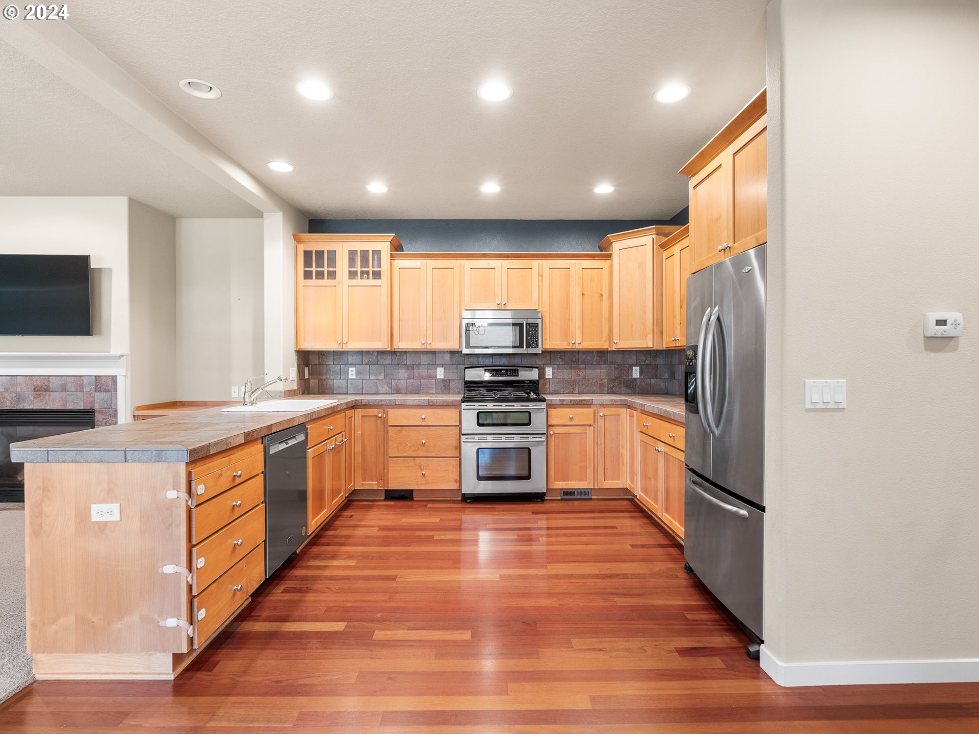 8938 Southwest Taylors Ferry Road Portland, OR 97223 - Photo 6 of 36 Kitchen/Living Room