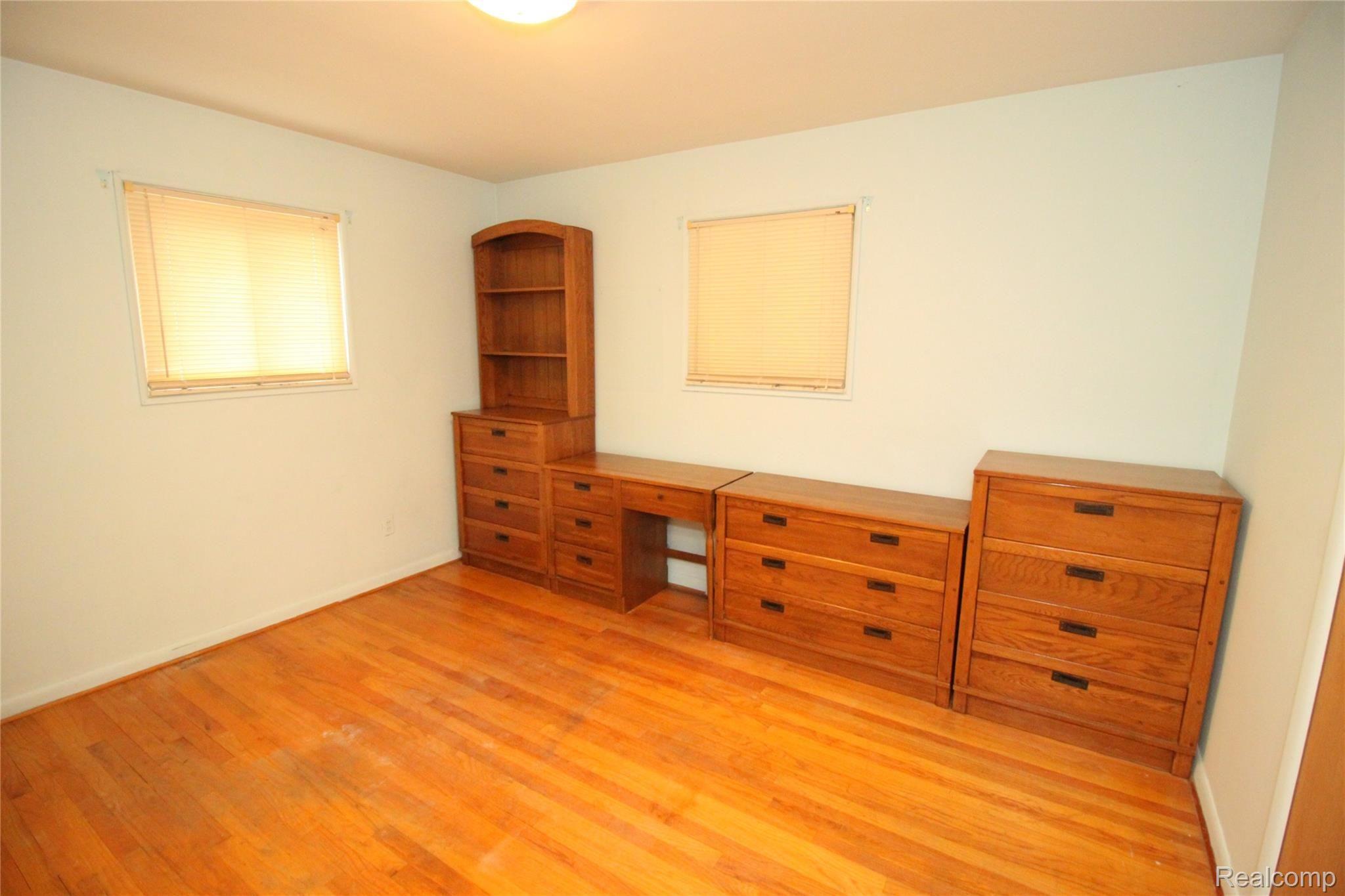 8650 Chicago Road Warren, MI 48093 - Photo 23 of 32 IMG_1495.JPG