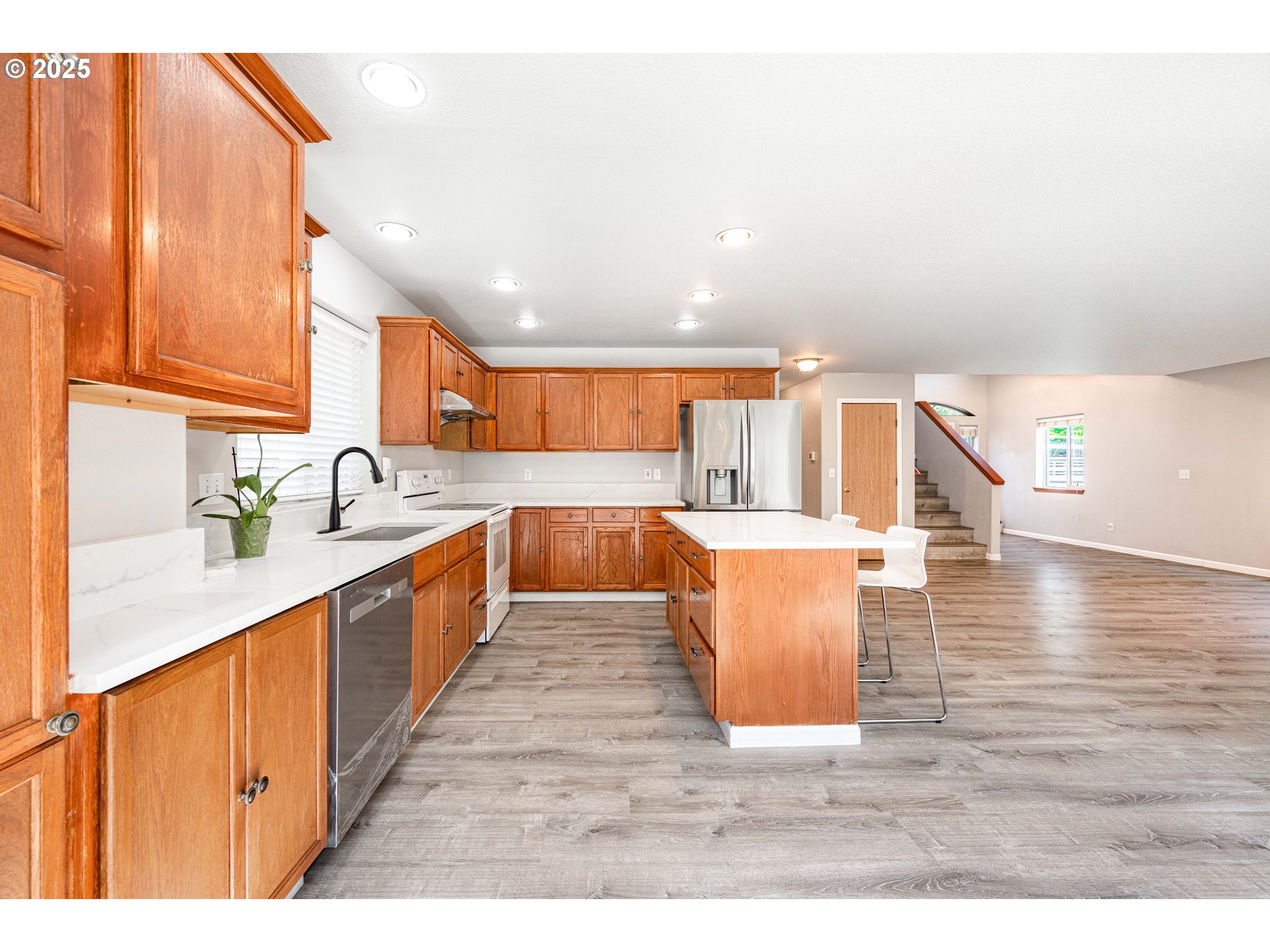 9132 Southeast Clinton Street Portland, OR 97266 - Photo 11 of 36