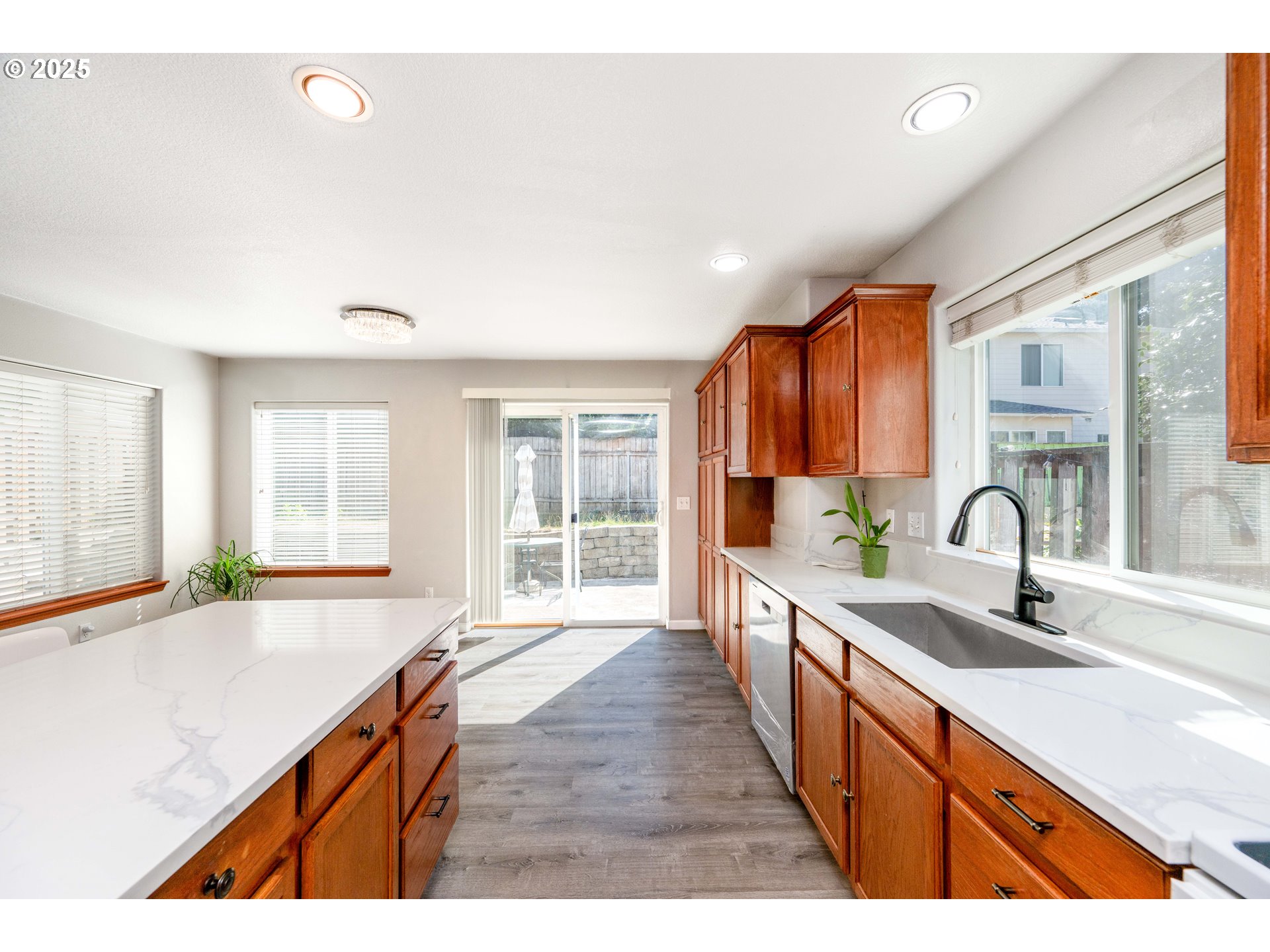 9132 Southeast Clinton Street Portland, OR 97266 - Photo 12 of 36