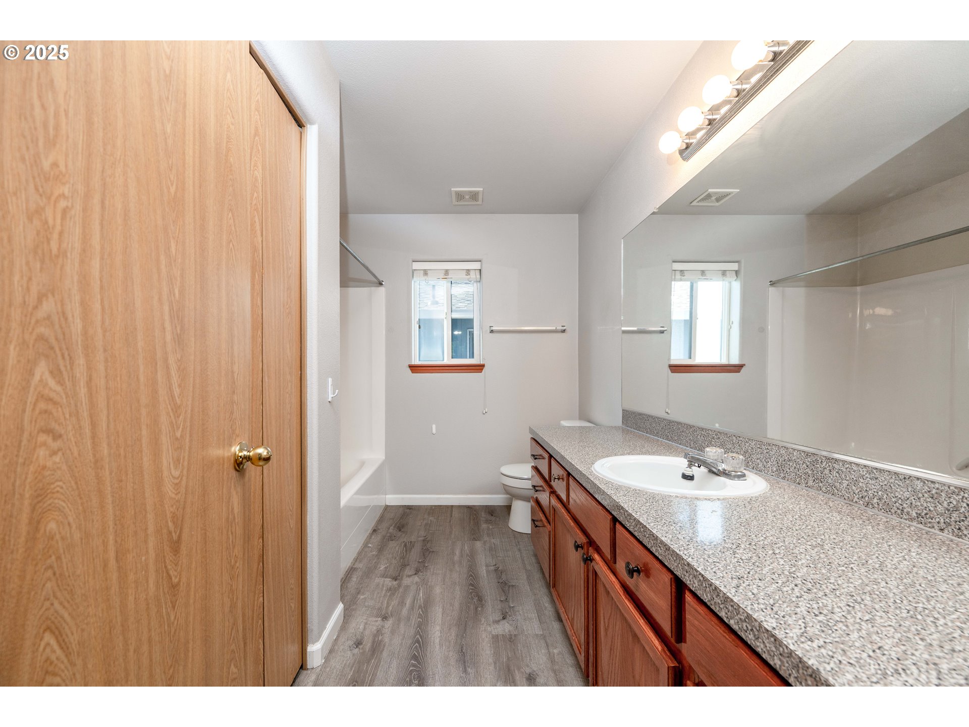 9132 Southeast Clinton Street Portland, OR 97266 - Photo 17 of 36