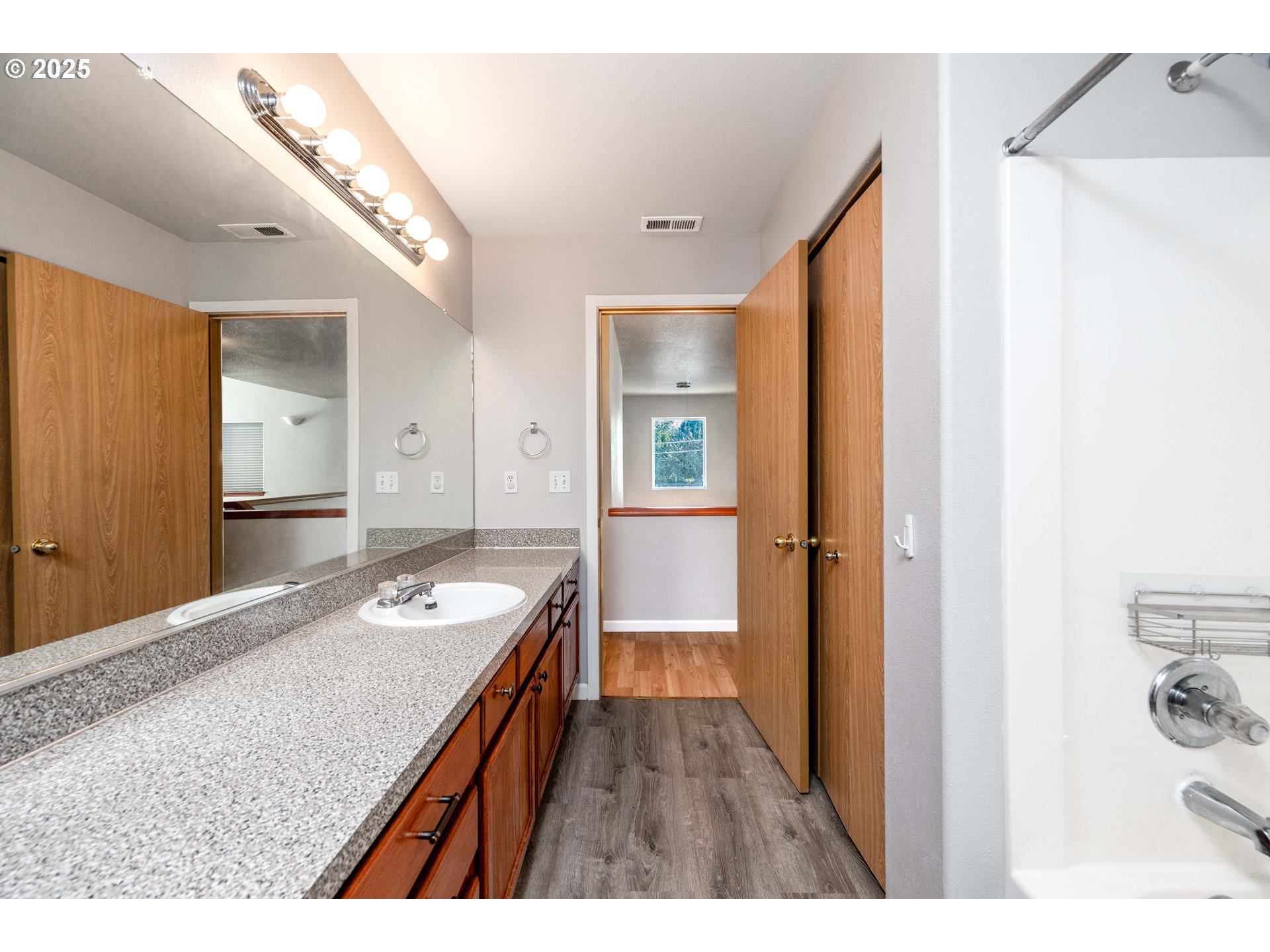 9132 Southeast Clinton Street Portland, OR 97266 - Photo 18 of 36