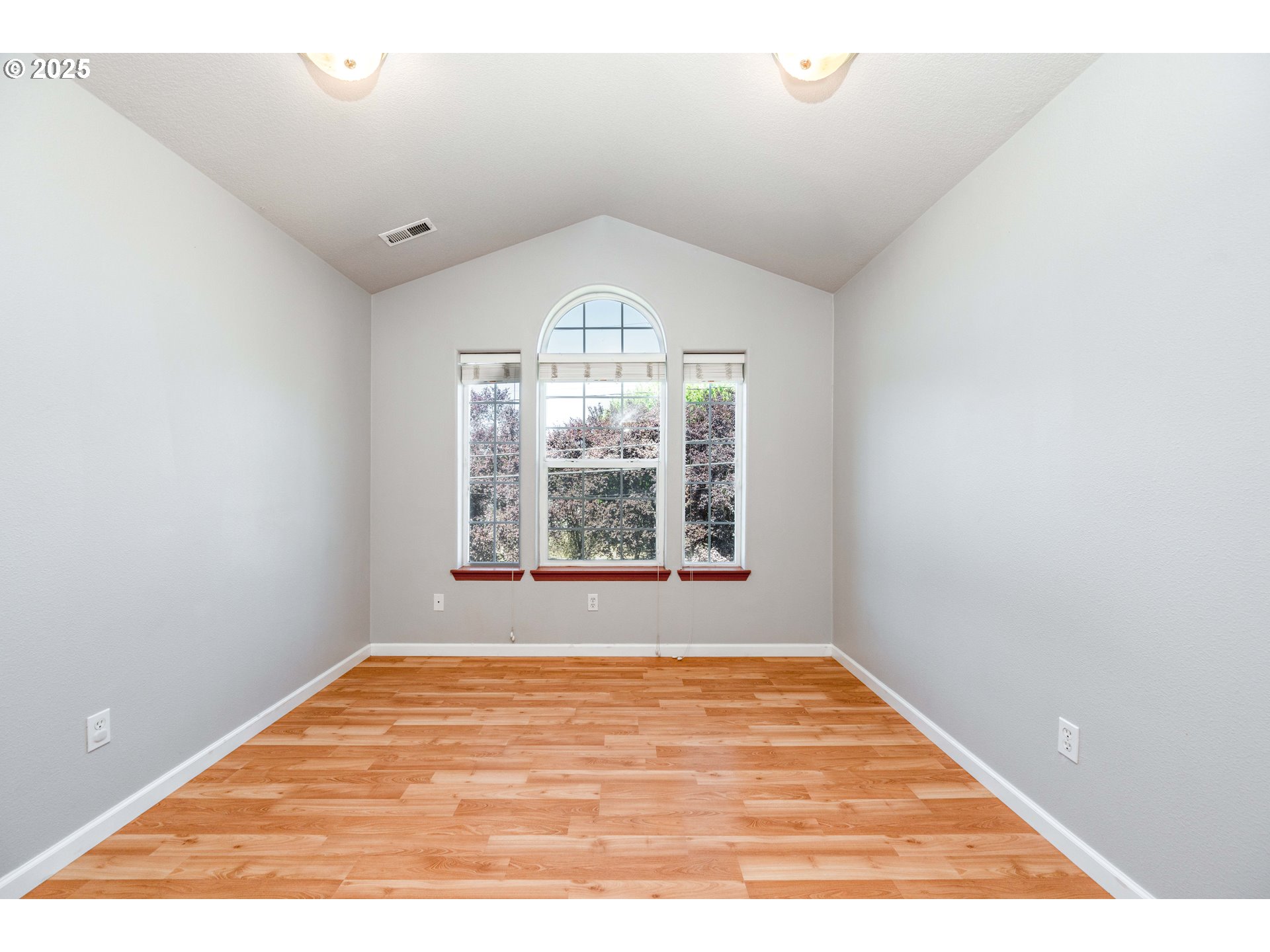 9132 Southeast Clinton Street Portland, OR 97266 - Photo 19 of 36
