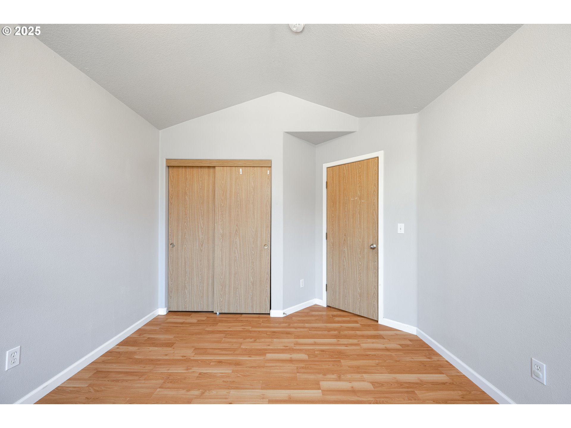 9132 Southeast Clinton Street Portland, OR 97266 - Photo 21 of 36