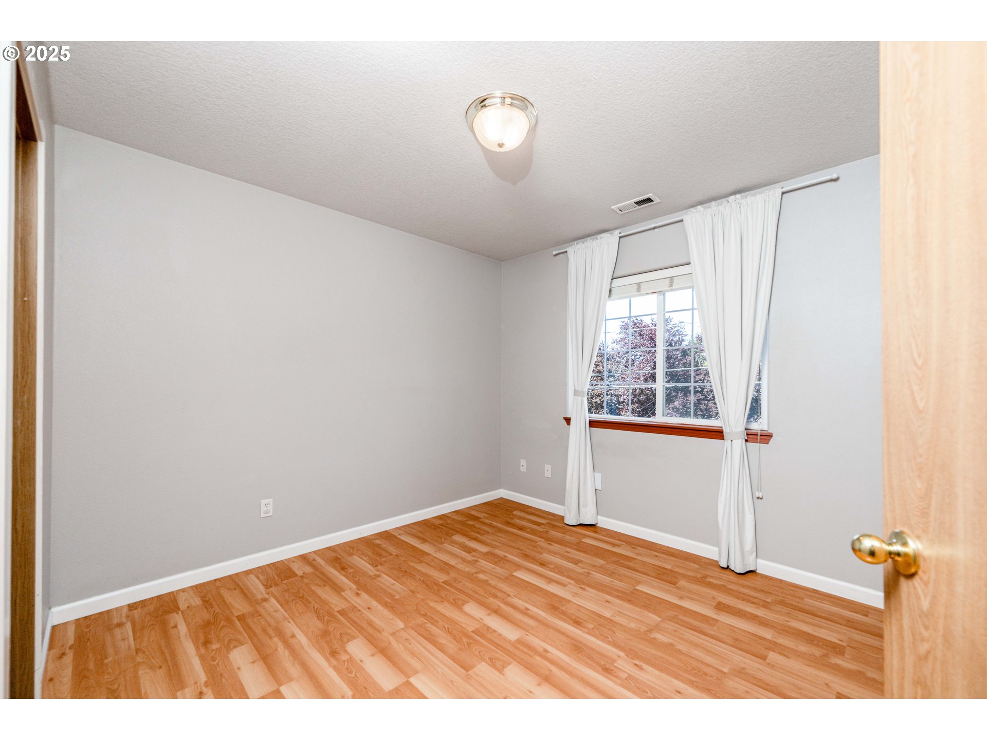 9132 Southeast Clinton Street Portland, OR 97266 - Photo 22 of 36