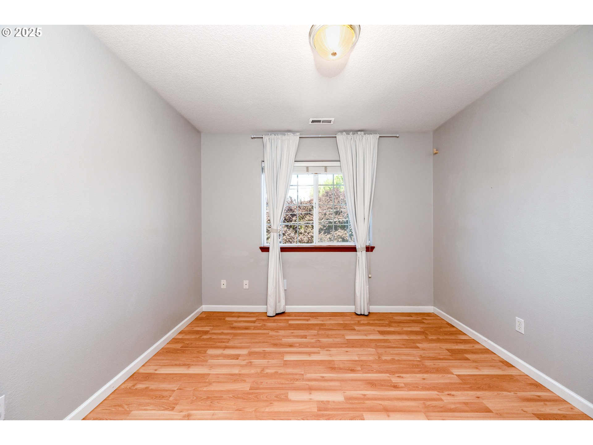 9132 Southeast Clinton Street Portland, OR 97266 - Photo 23 of 36