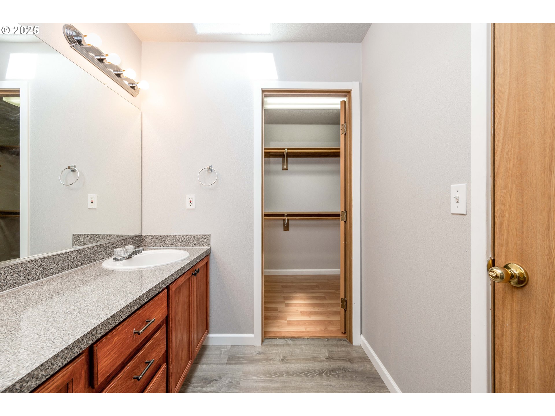 9132 Southeast Clinton Street Portland, OR 97266 - Photo 26 of 36