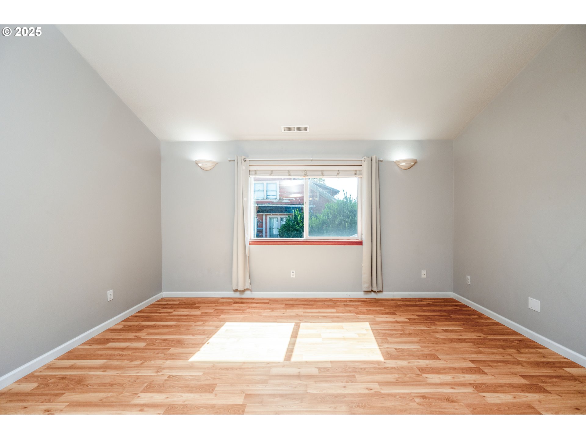 9132 Southeast Clinton Street Portland, OR 97266 - Photo 27 of 36