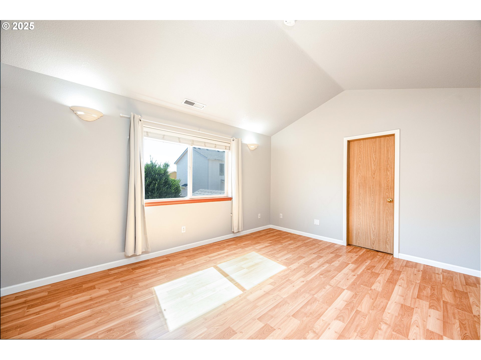 9132 Southeast Clinton Street Portland, OR 97266 - Photo 29 of 36