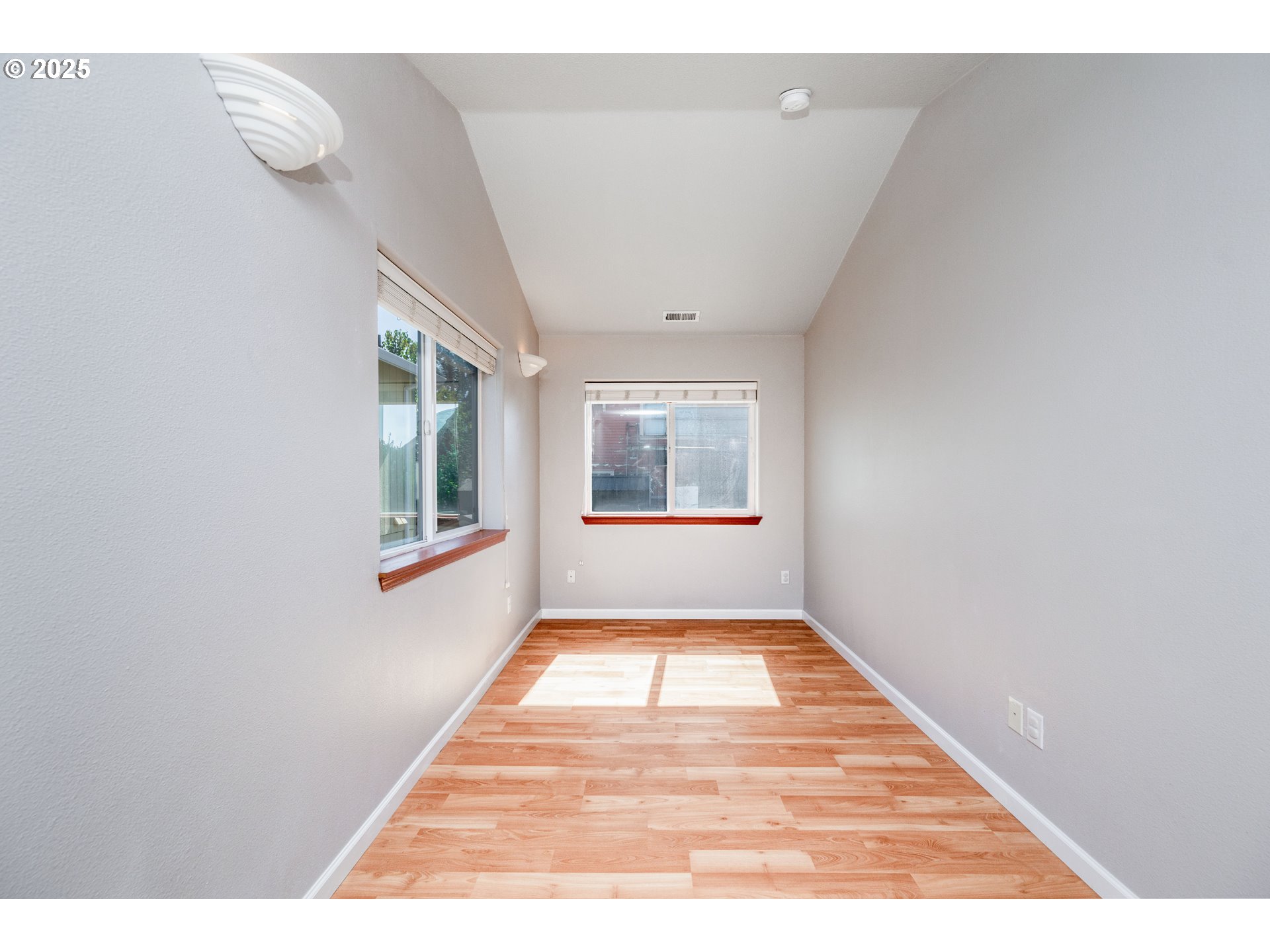 9132 Southeast Clinton Street Portland, OR 97266 - Photo 31 of 36