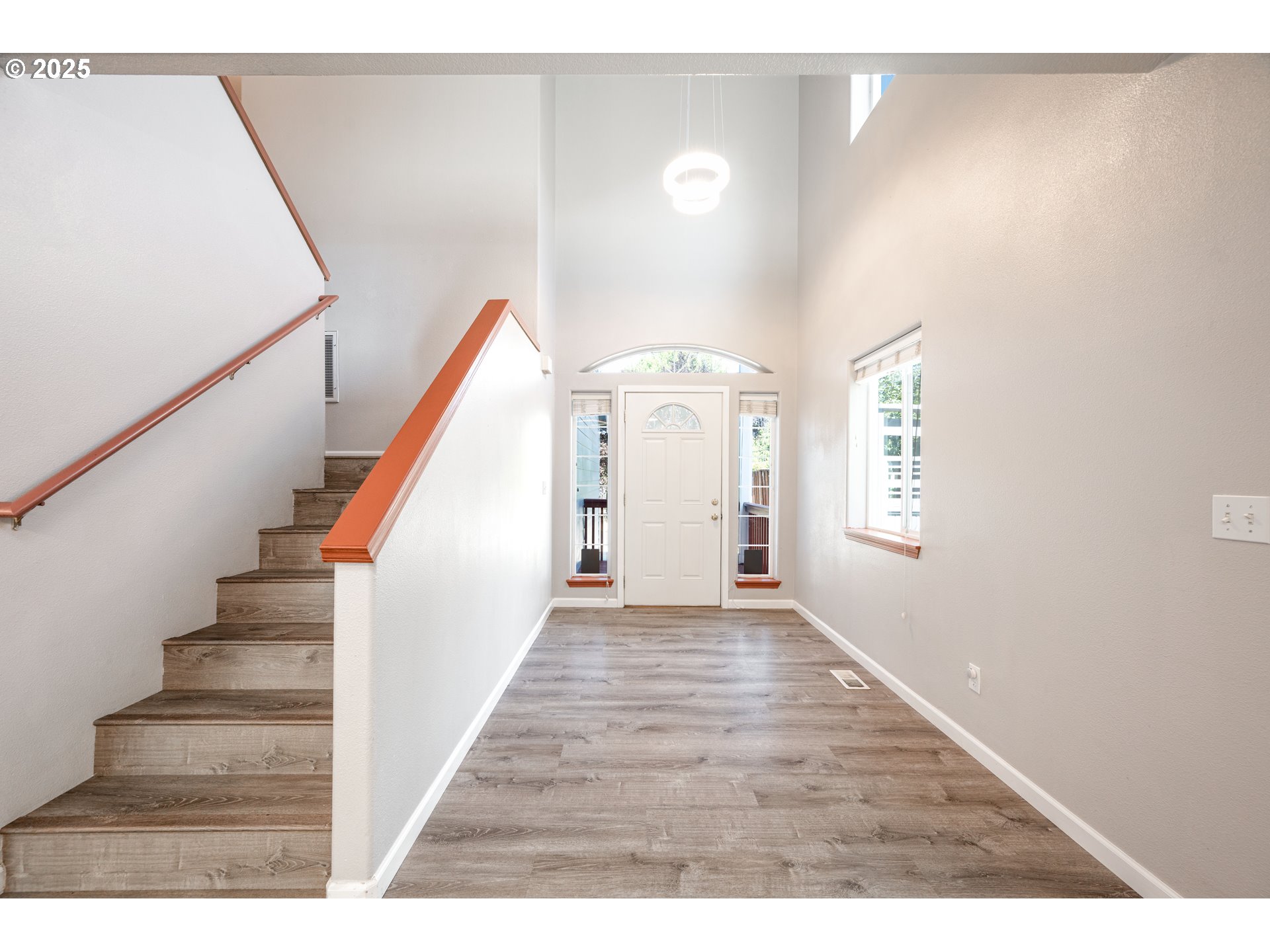 9132 Southeast Clinton Street Portland, OR 97266 - Photo 4 of 36