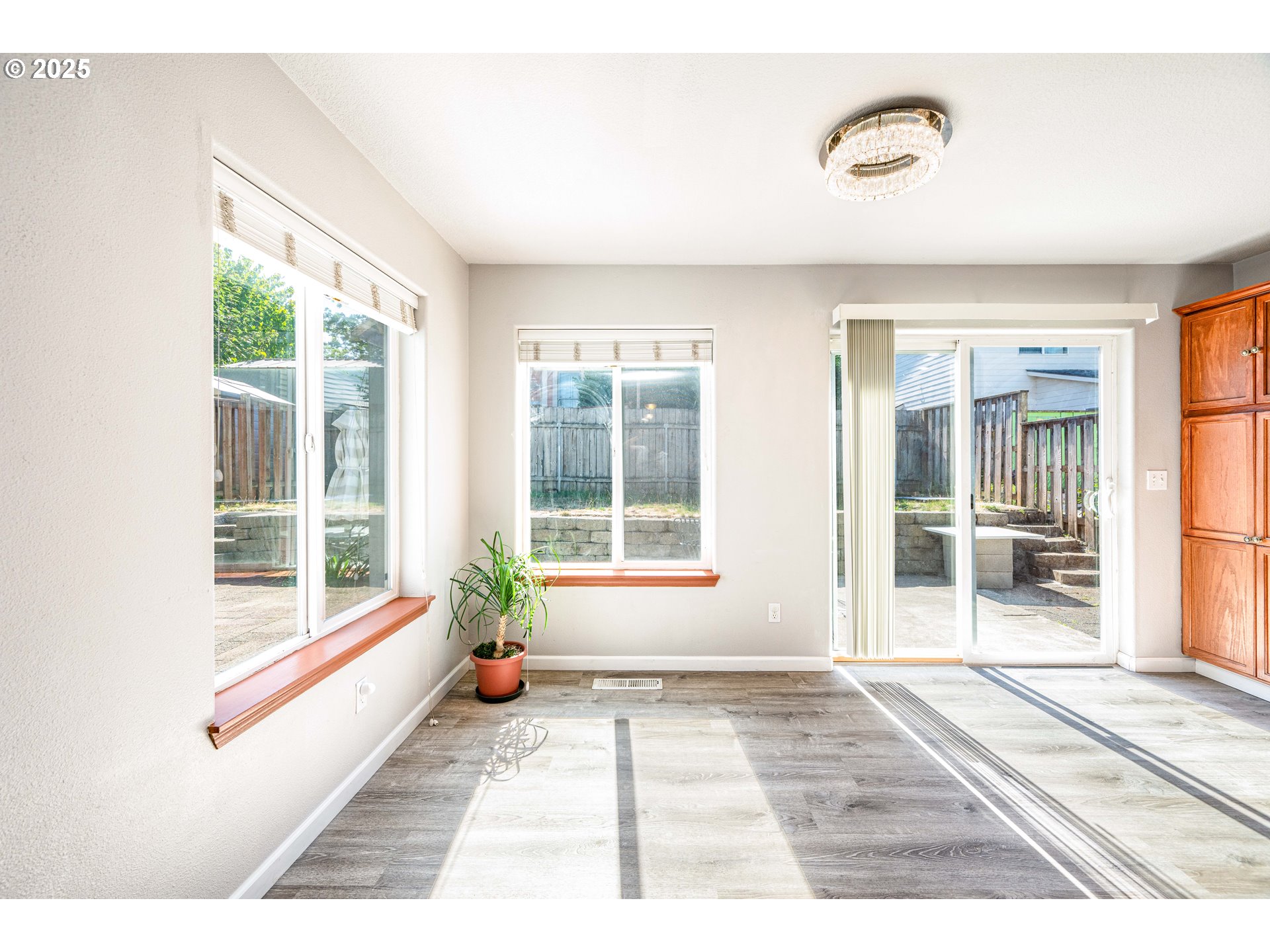 9132 Southeast Clinton Street Portland, OR 97266 - Photo 8 of 36