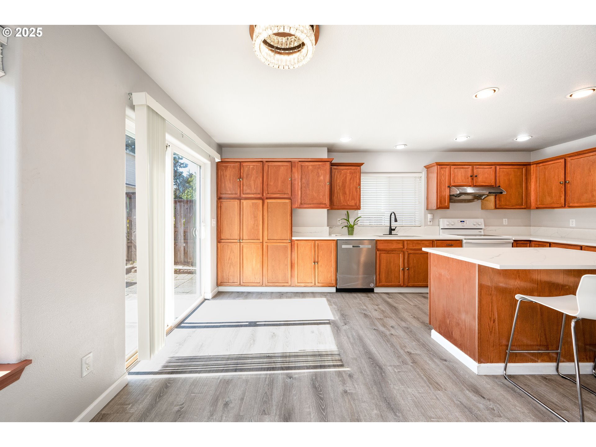 9132 Southeast Clinton Street Portland, OR 97266 - Photo 9 of 36