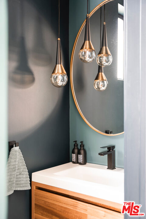 11409 Charnock Road Los Angeles, CA 90066 - Photo 13 of 25 Gallery Image 13