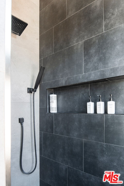 11409 Charnock Road Los Angeles, CA 90066 - Photo 18 of 25 Gallery Image 18