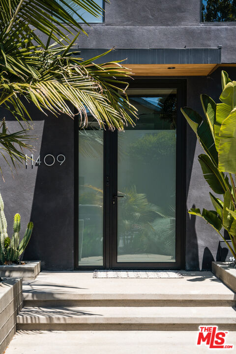 11409 Charnock Road Los Angeles, CA 90066 - Photo 2 of 25 Gallery Image 2