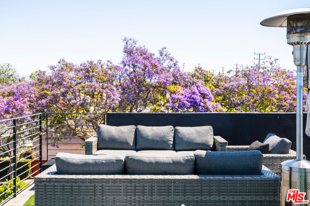 11409 Charnock Road Los Angeles, CA 90066 - Photo 21 of 25 Gallery Image 21