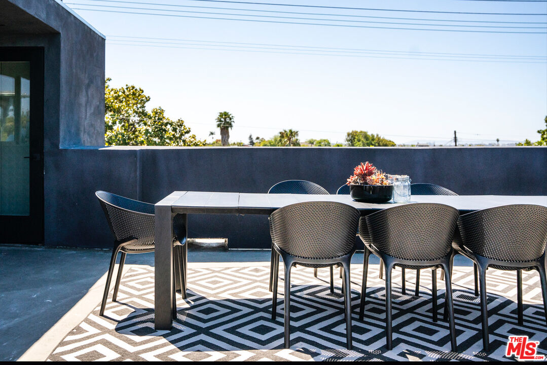 11409 Charnock Road Los Angeles, CA 90066 - Photo 22 of 25 Gallery Image 22
