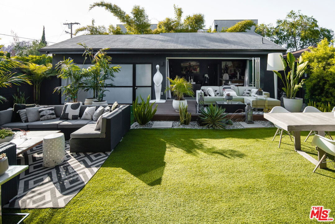 11409 Charnock Road Los Angeles, CA 90066 - Photo 24 of 25 Gallery Image 24