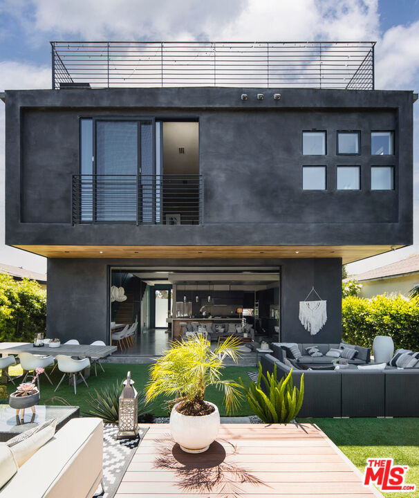 11409 Charnock Road Los Angeles, CA 90066 - Photo 25 of 25 Gallery Image 25