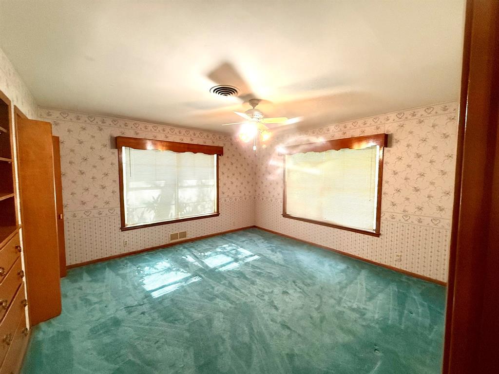 1537 Burns City Road Gainesville, TX 76240 - Photo 12 of 27 a view of a room with window and mountain view