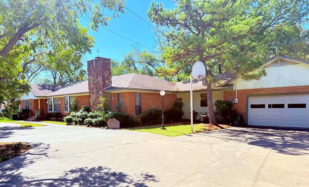 1537 Burns City Road Gainesville, TX 76240 - Photo 3 of 27 a view of a house with a yard and large tree