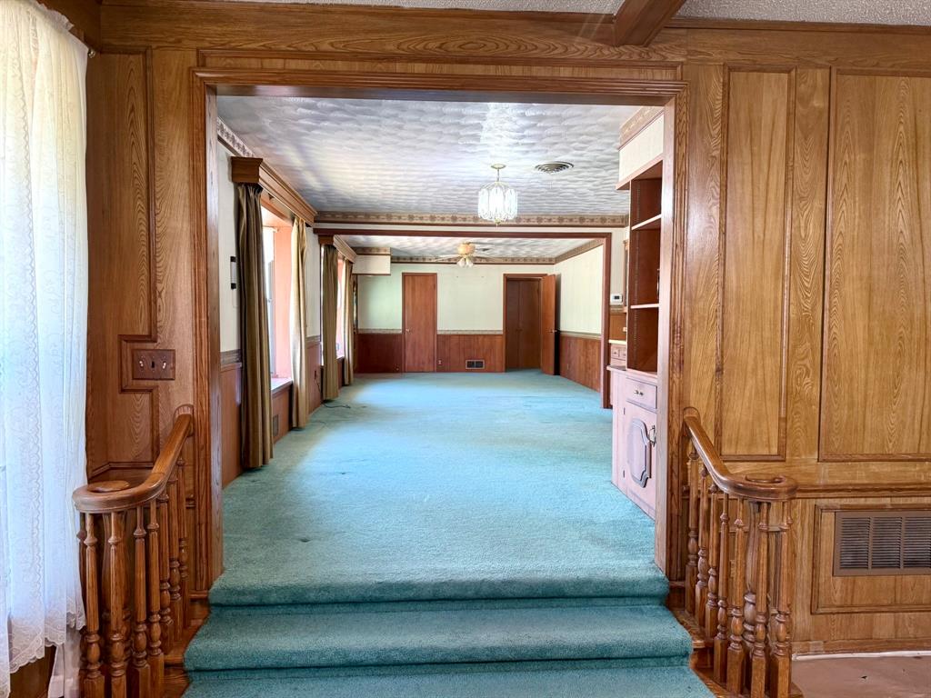 1537 Burns City Road Gainesville, TX 76240 - Photo 5 of 27 a view of an entryway