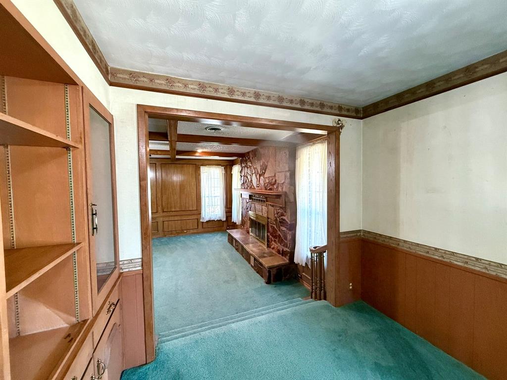 1537 Burns City Road Gainesville, TX 76240 - Photo 8 of 27 a view of an empty room