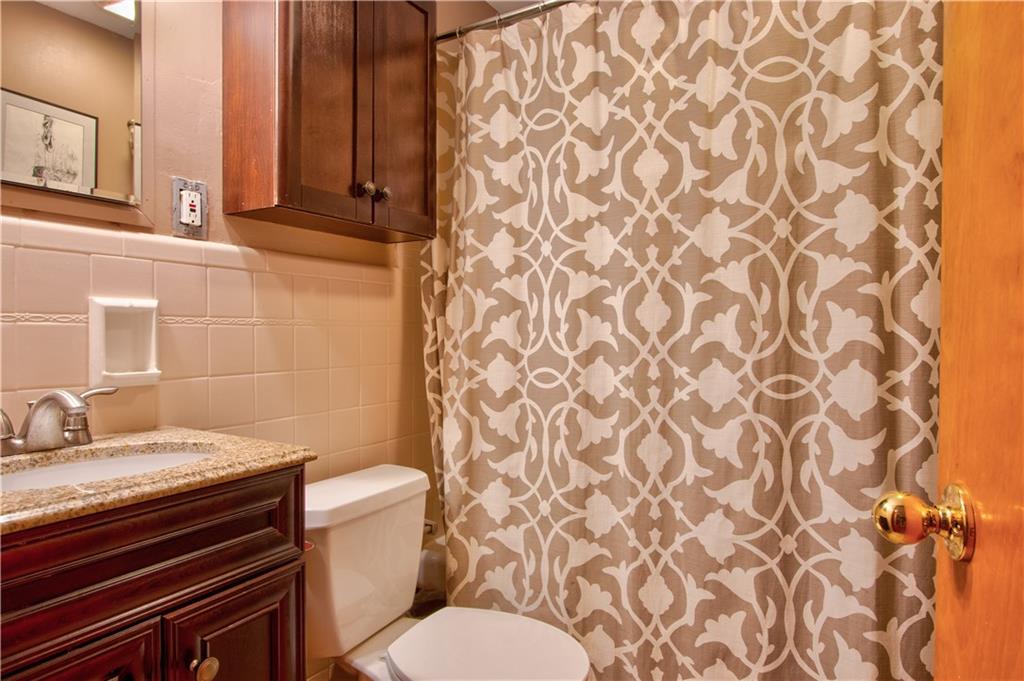 2076 Borland Road Pittsburgh, PA 15243 - Photo 12 of 24 Lower level full bath