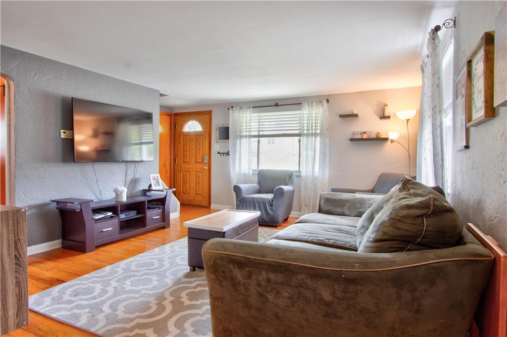 2076 Borland Road Pittsburgh, PA 15243 - Photo 6 of 24 LR