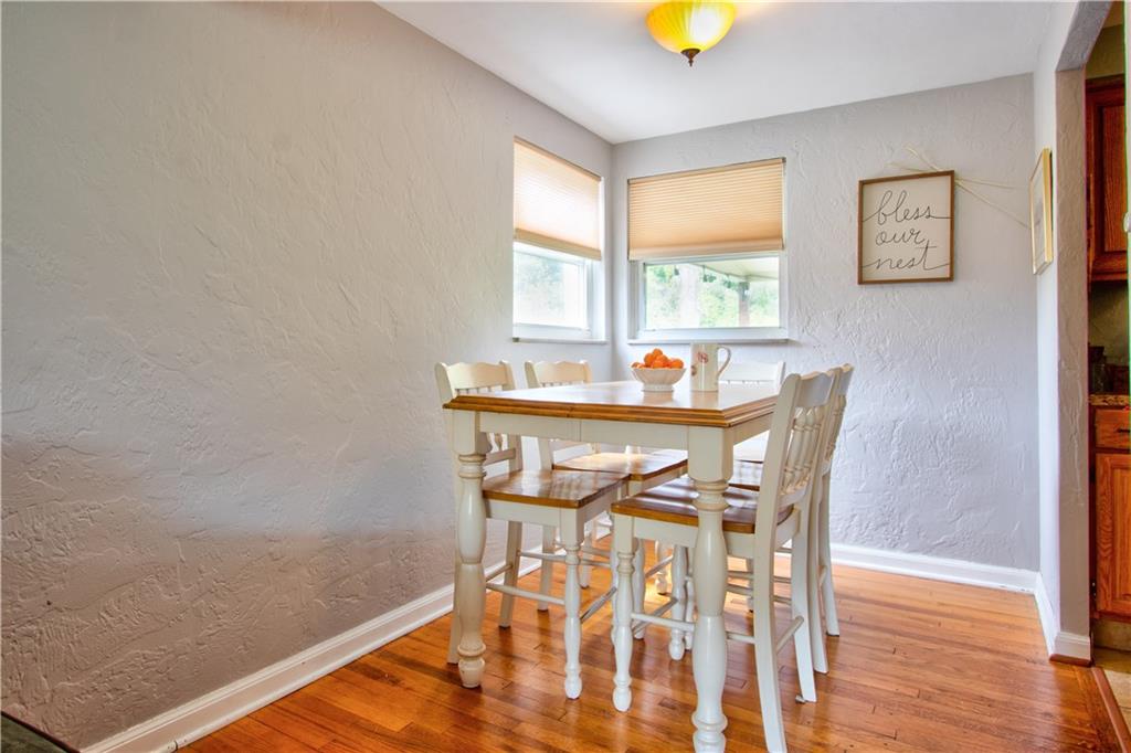 2076 Borland Road Pittsburgh, PA 15243 - Photo 7 of 24 Dining room