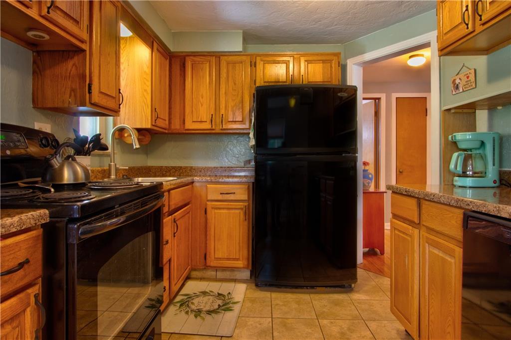 2076 Borland Road Pittsburgh, PA 15243 - Photo 8 of 24 Updated kitchen with lots of storage! Ceramic floor
