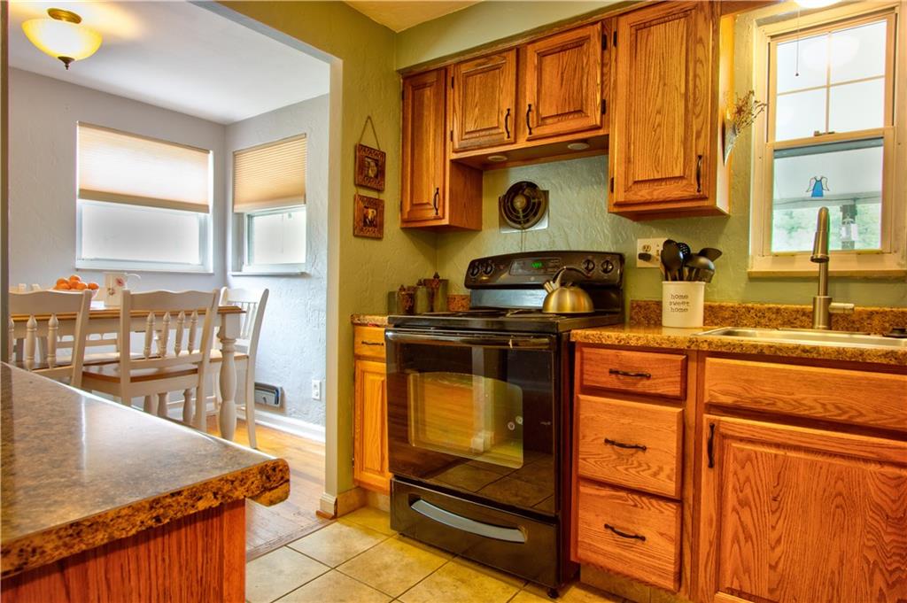 2076 Borland Road Pittsburgh, PA 15243 - Photo 9 of 24 Kitchen to dining room