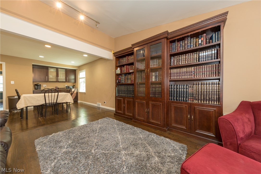 2452 White Road Cleveland, OH 44118 - Photo 12 of 20