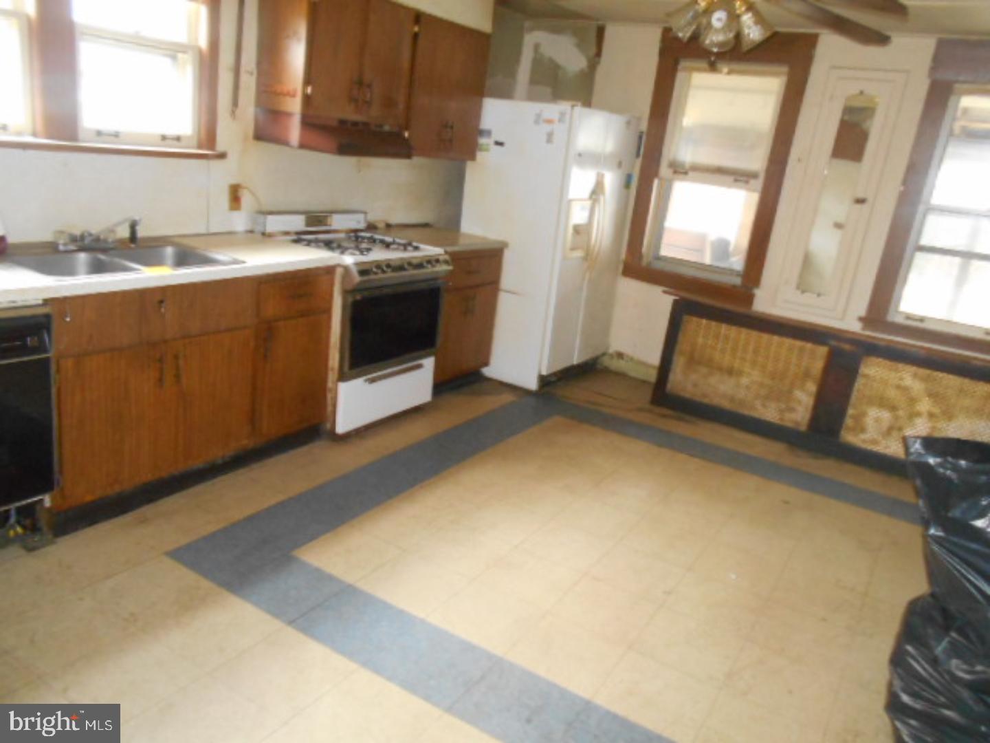 16 Spring Garden Street Riverside, NJ 08075 - Photo 5 of 9